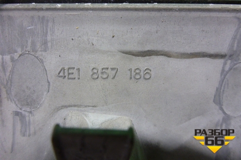 Накладка на торпедо правая (4E1857186) для Audi A8 с 2002-2010г