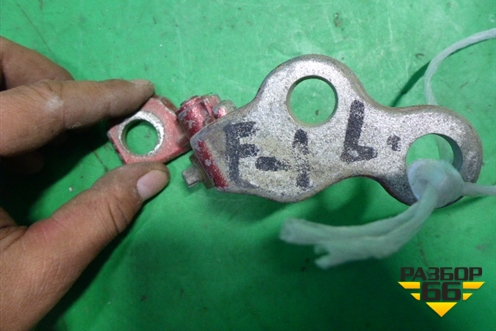 Петля двери передней левой верхняя (XS4AA22801) для Ford Focus 1 с 1998-2004г
