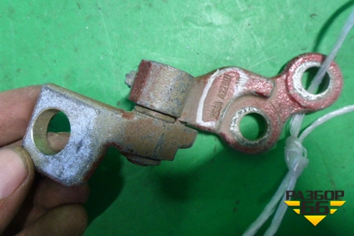 Петля двери передней левой верхняя (XS4AA22801) для Ford Focus 1 с 1998-2004г