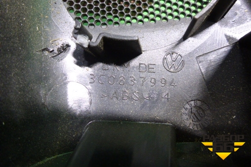 Накладка двери передней правой уголок для Volkswagen Passat (B6) с 2005-2010г