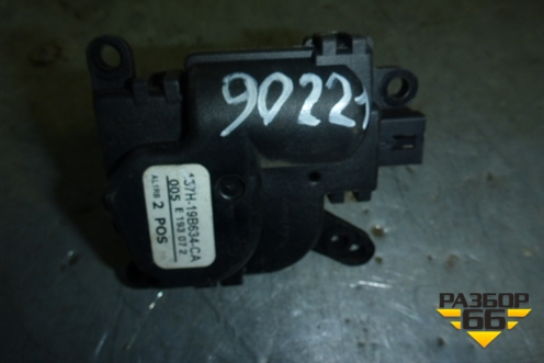 Моторчик заслонки отопителя (137H19B634CA) для Ford Focus 2 с 2008-2011г