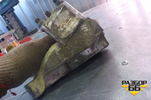 Кронштейн КПП (30814380) для Volvo S40 с 2001-2003г