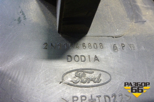 Держатель задней полки правый (2N11N46808) для Ford Fusion с 2002г