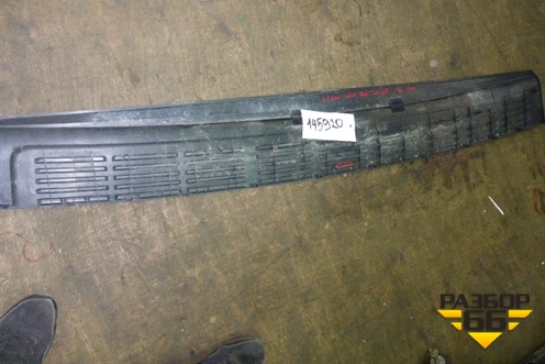Накладка заднего бампера (до 2012г) (5216260040) для Toyota Land Cruiser (200) с 2008г