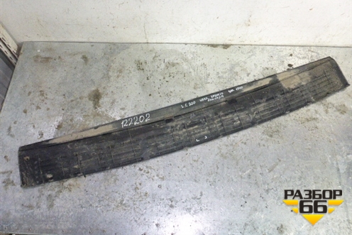 Накладка заднего бампера (до 2012г) (5216260040) для Toyota Land Cruiser (200) с 2008г