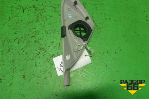 Накладка на торпедо (боковая правая) (30672383) для Volvo S40 с 2004-2012г