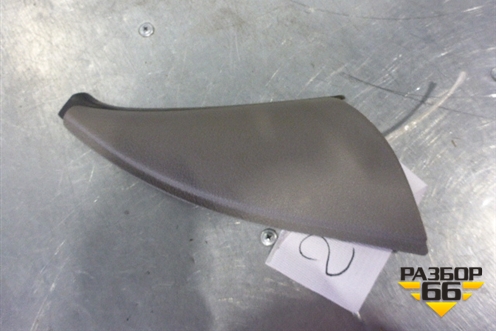 Накладка двери передней правой уголок (7700845733) для Renault Symbol с 2008г