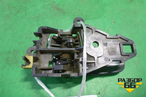 Ручка внутренняя двери передней правой (5716A304HA) для Mitsubishi Colt с 2004г