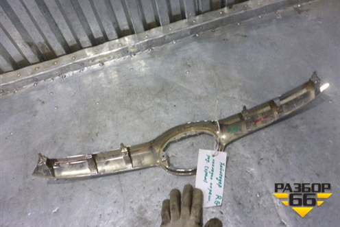 Накладка на решетку радиатора (хром) (531310E100) для Toyota Highlander с 2013-2021г