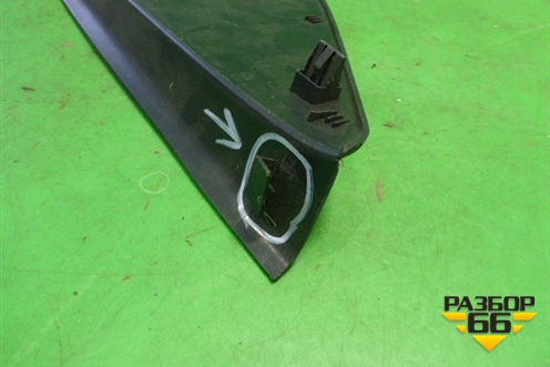 Накладка на торпедо (боковая правая) (5M0858248) для Volkswagen Golf V Plus с 2005-2014г