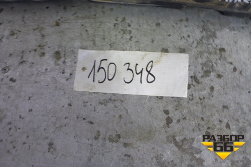 Кронштейн заднего бампера центральный (7L6807863B) для Volkswagen Touareg c 2002-2010г