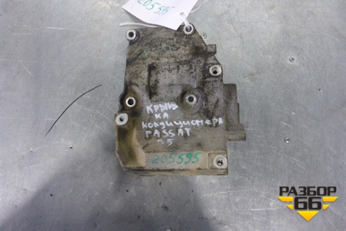 Кронштейн компрессора кондиционера (038260885С) для Volkswagen Passat (B5) с 1996-2005г