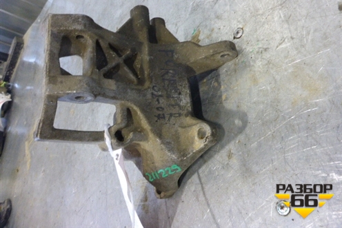 Кронштейн компрессора кондиционера (73611SA000) для Subaru Forester (Sg5-9) с 2002-2007г