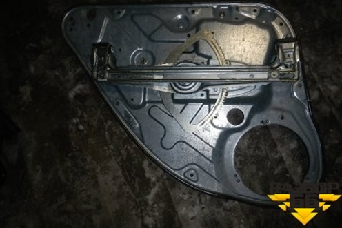 Стеклоподъёмник механический задний правый для Ford Focus 2 с 2005-2008г