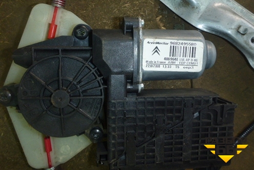 Стеклоподъёмник электрический передний правый для Citroen C4 Picasso c 2006-2014г