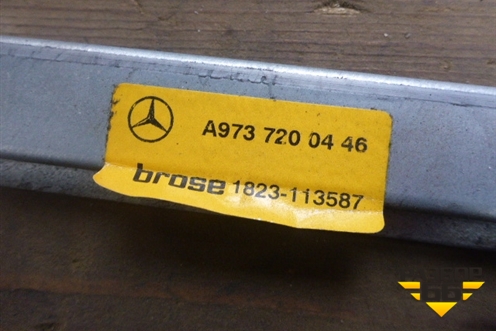 Стеклоподъёмник электрический двери правой  (A9737200446) для Mercedes Benz  TRUCK Axor 2 с 2004г