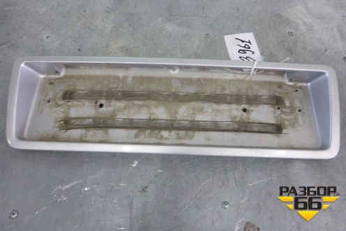 Накладка крышки багажника (под гос. номер) (4D0853465) для Audi A8 с 1998-2003г