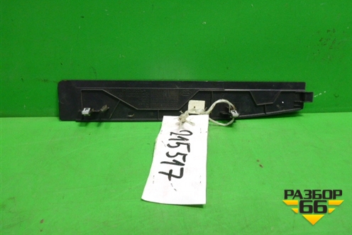 Накладка на торпедо (боковая левая) (LR001889) для Land Rover Freelander 2 с 2007г