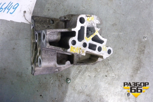 Кронштейн двигателя правый (2.2л 224DT) для Land Rover Freelander 2 с 2007г