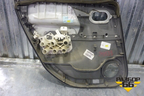 Обшивка двери задней правой под механику (8200213356) для Renault Scenic с 2003-2009г
