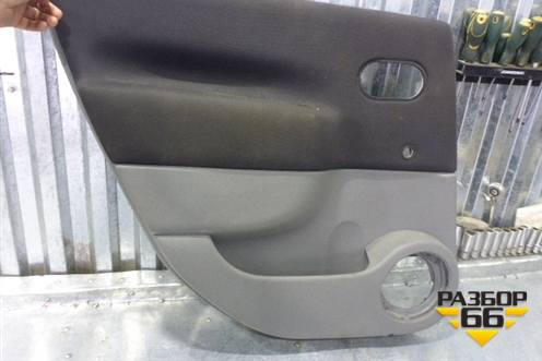 Обшивка двери задней левой под механику (8200213371) для Renault Scenic с 2003-2009г