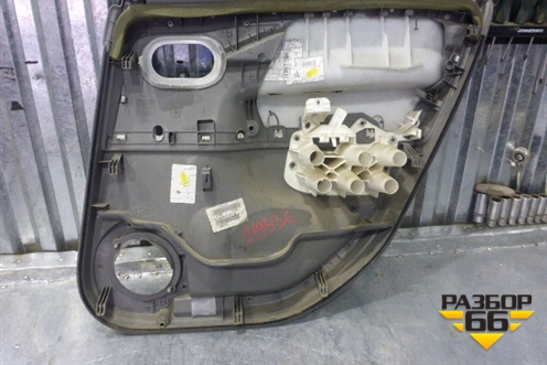 Обшивка двери задней левой под механику (8200213371) для Renault Scenic с 2003-2009г