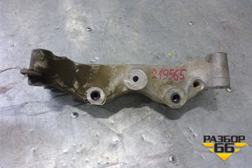 Кронштейн двигателя правый (9655923080) для Peugeot 308 с 2007-2014г