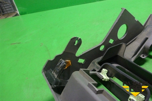Накладка на торпедо (над коленями водителя) (8200140742) для Renault Scenic с 2003-2009г