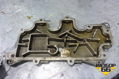 Крышка двигателя передняя (нижняя 1.6л K4MT) (8200382406) для Renault Scenic с 2003-2009г