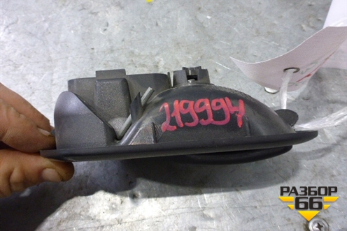 Ручка внутренняя двери задней левой (8200028487) для Renault Scenic с 2003-2009г