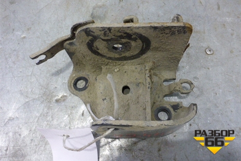 Кронштейн задней балки левый (554309U00A) для Nissan Note (Е11) с 2005-2013г
