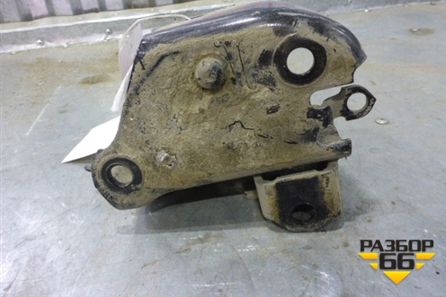 Кронштейн задней балки левый (554309U00A) для Nissan Note (Е11) с 2005-2013г