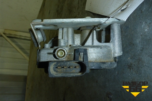 Моторчик стеклоочистителя передний (BN8V6737XA) для Mazda Mazda 3 (BL) с 2009-2013г
