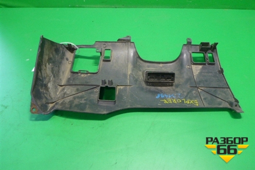 Накладка на торпедо (над коленями водителя) для Ford Explorer с 2001-2011г
