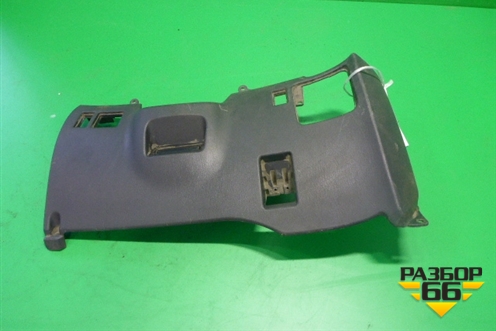 Накладка на торпедо (над коленями водителя) для Ford Explorer с 2001-2011г