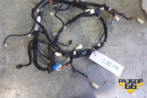Проводка двери багажника (8218560410F) для Lexus LX-570 с 2007-2015г