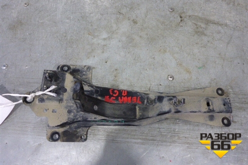 Кронштейн передней панели центральный для Nissan Teana (J31) с 2003-2008г