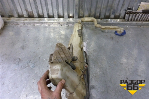 Бачок омывателя лобового стекла (7L0955453F) для Volkswagen Touareg c 2002-2010г