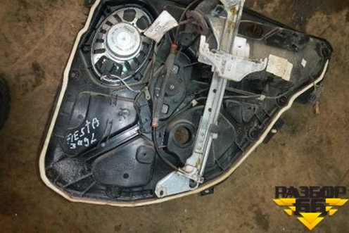 Стеклоподъёмник механический задний левый для Ford Fiesta с 2001-2008г