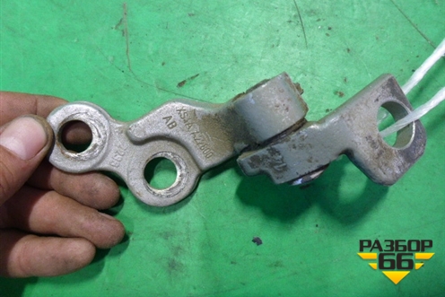 Петля двери передней правой верхняя для Ford Focus 1 с 1998-2004г