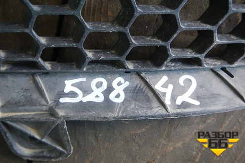 Решетка в передний бампер правая (после 2006г) для Volkswagen Touareg c 2002-2010г