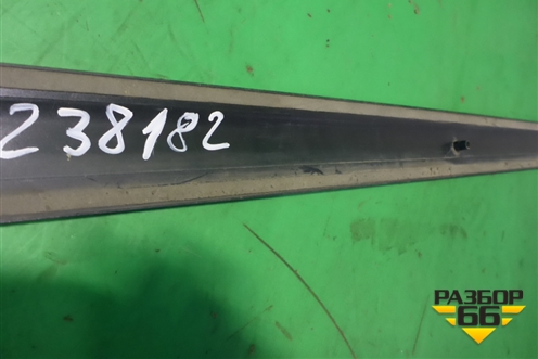 Накладка двери передней левой (5ти дверный кузов) (1K4853515C) для Volkswagen Golf V с 2003-2009г