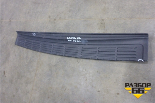 Накладка заднего бампера (до 2012г) (5216260040) для Toyota Land Cruiser (200) с 2008г