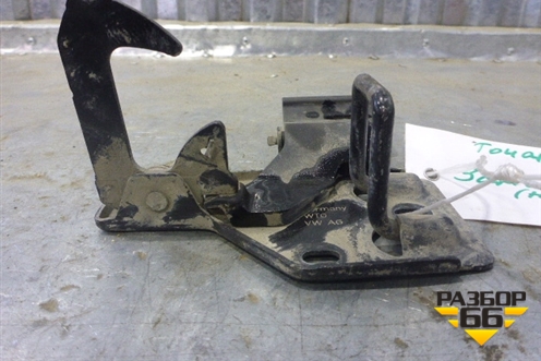 Крюк замка капота для Volkswagen Touareg c 2002-2010г
