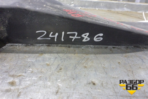 Кронштейн заднего бампера правый (под фонарь) (7L6807862) для Volkswagen Touareg c 2002-2010г