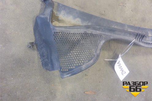 Решетка стеклоочистителей (6J1853185B) для Seat Ibiza с 2008-2017г