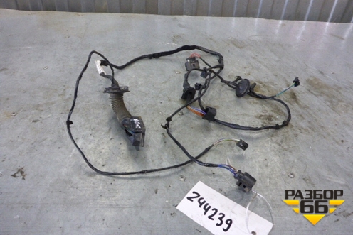 Проводка двери передней правой (3х дверный кузов) для Seat Ibiza с 2008-2017г