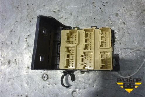 Блок предохранителей салонный для Toyota Avensis с 2003-2009г
