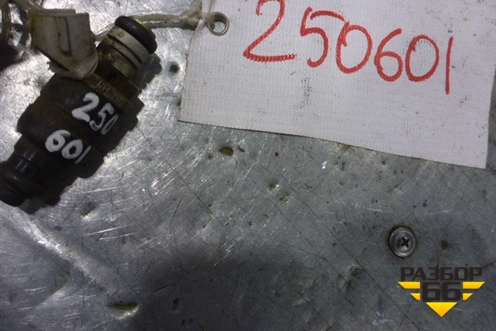 Форсунка инжекторная электрическая (1.3л) (MR988977) для Mitsubishi Colt с 2004г