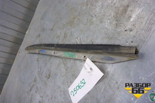 Молдинг лобового стекла правый (7276255F0A) для Nissan Almera Classic с 2006-2013г